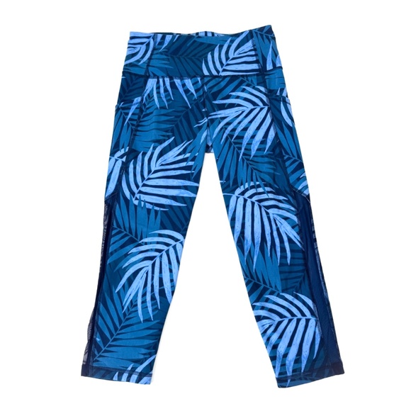 🌴 Old Navy Active Go-Dry 3/4 Capri Leggings Blue Palm Medium Pockets Retail $45 - Picture 1 of 13